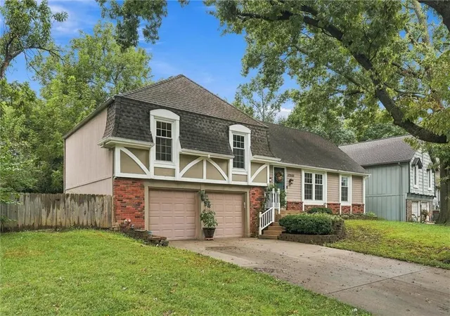 Single family home for sale at 12903 W 77th Terrace, Shawnee, KS 66216 | MLS# 2644313