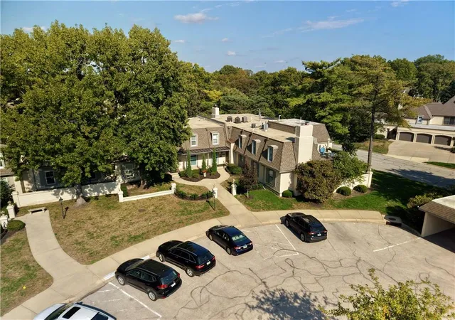 Photo 2 of Condo for sale at 10730 Glenwood St #C, Leawood, KS 66211 | MLS# 2644314 | Listing updated on 2026-10-17