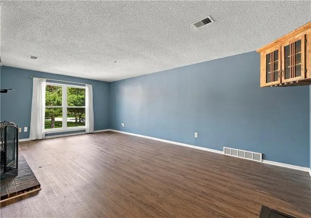Photo 3 of Condo for sale at 10730 Glenwood St #C, Leawood, KS 66211 | MLS# 2644314 | Listing updated on 2026-10-17