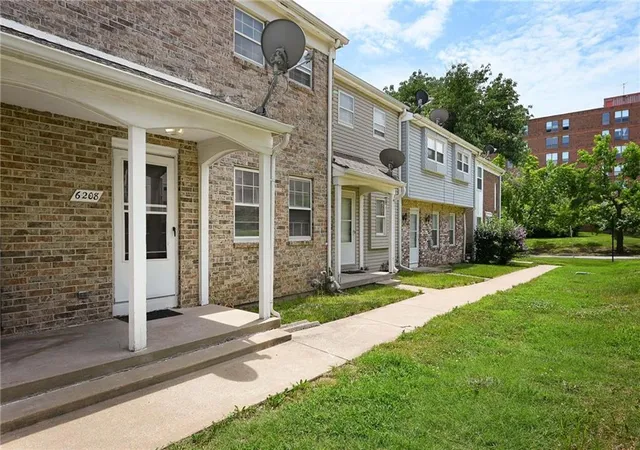 Photo 2 of Townhouse for sale at 6208 E 129th Street, Grandview, MO 64030 | MLS# 2644320 | Listing updated on 2026-10-01