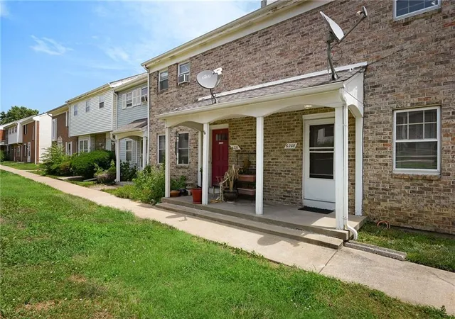 Photo 3 of Townhouse for sale at 6208 E 129th Street, Grandview, MO 64030 | MLS# 2644320 | Listing updated on 2026-10-01