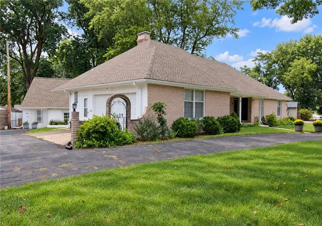 Photo 2 of Single family home for sale at 3609 Blue Ridge Blvd, Independence, MO 64052 | MLS# 2644325 | Listing updated on 2026-10-08
