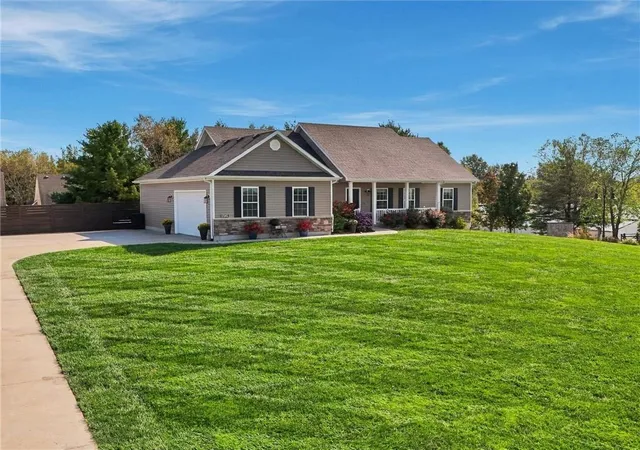 Photo 3 of Single family home for sale at 17265 Cortona Dr, Saint Joseph, MO 64505 | MLS# 2644330 | Listing updated on 2026-10-20