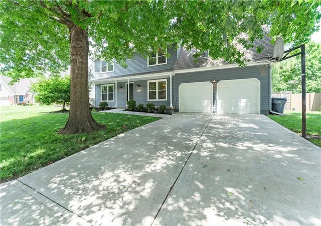 Photo 3 of Sale Pending at 15026 W 146 Street, Olathe, KS 66062 | MLS# 2644331 | Listing updated on 2026-10-06
