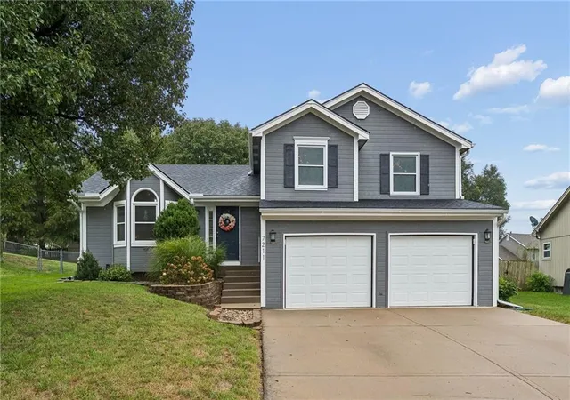 Photo 1 of Sale Pending at 7211 Ne 73rd Terrace, Kansas City, MO 64119 | MLS# 2644332 | Listing updated on 2026-10-03