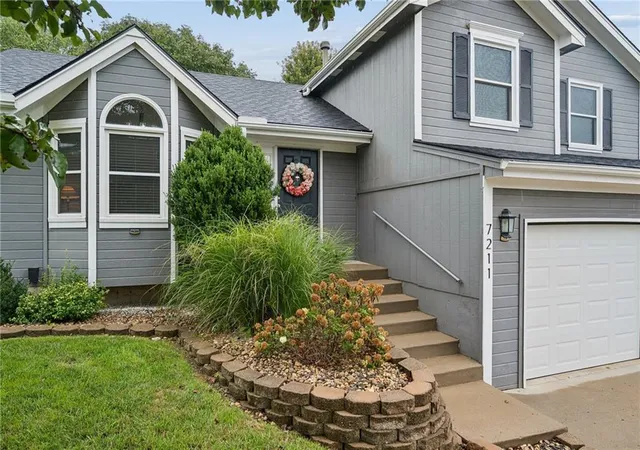 Photo 2 of Sale Pending at 7211 Ne 73rd Terrace, Kansas City, MO 64119 | MLS# 2644332 | Listing updated on 2026-10-03