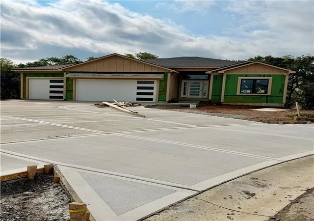 Photo 2 of Single family home for sale at 6026 Apache Dr, Shawnee, KS 66226 | MLS# 2644339 | Listing updated on 2026-10-02