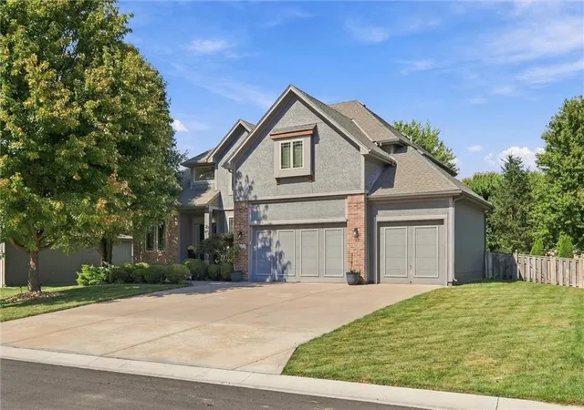 Photo 1 of Single family home for sale at 2512 Ne Indian Pointe, Lees Summit, MO 64086 | MLS# 2644343 | Listing updated on 2026-10-04
