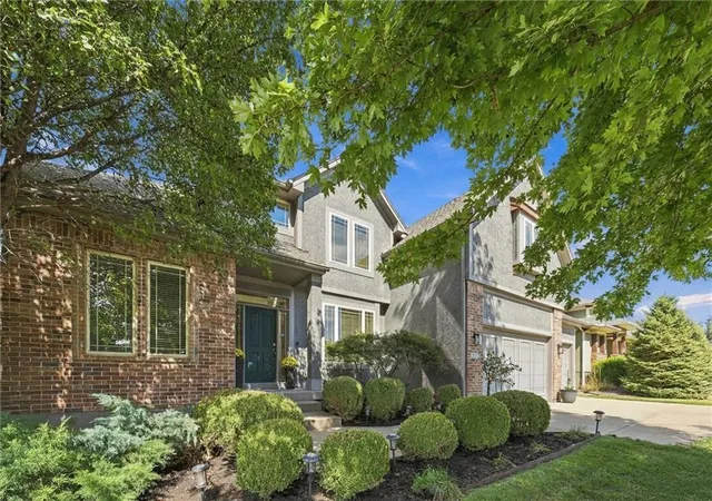 Photo 3 of Single family home for sale at 2512 Ne Indian Pointe, Lees Summit, MO 64086 | MLS# 2644343 | Listing updated on 2026-10-04