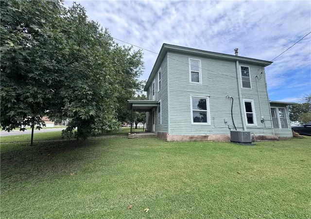 Photo 2 of Single family home for sale at 102 N Osage St, Nortonville, KS 66060 | MLS# 2644347 | Listing updated on 2026-09-28