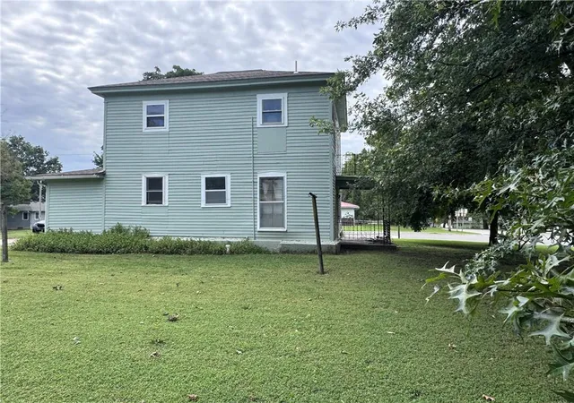 Photo 4 of Single family home for sale at 102 N Osage St, Nortonville, KS 66060 | MLS# 2644347 | Listing updated on 2026-09-28