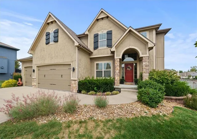 Photo 1 of Single family home for sale at 1404 Sw 41st Circle, Lees Summit, MO 64082 | MLS# 2644352 | Listing updated on 2026-10-08
