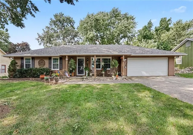 Single family home for sale at 204 14th Avenue N, Greenwood, MO 64034 | MLS# 2644357