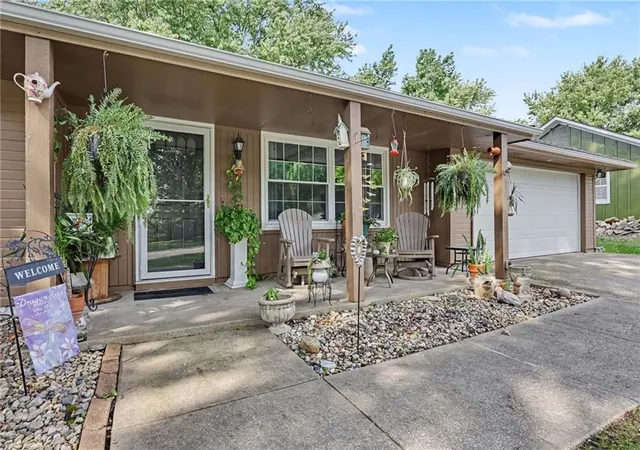 Photo 1 of Single family home for sale at 204 14th Avenue N, Greenwood, MO 64034 | MLS# 2644357 | Listing updated on 2026-10-05