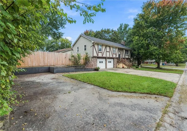 Photo 1 of Sale Pending at 506 W Mcdowell St, Odessa, MO 64076 | MLS# 2644361 | Listing updated on 2026-10-03