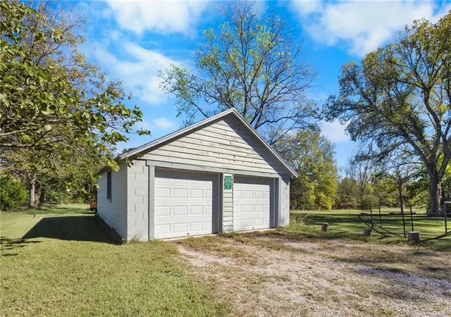 Photo 29 of Single family home for sale at 23035 West 391st St, Fontana, KS 66026 | MLS# 2644362 | Listing updated on 2026-10-17