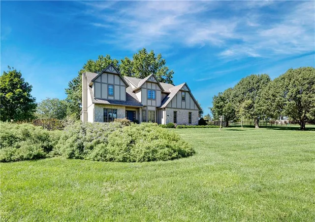 Photo 3 of Sale Pending at 17554 Cody St, Overland Park, KS 66221 | MLS# 2644367 | Listing updated on 2026-10-06