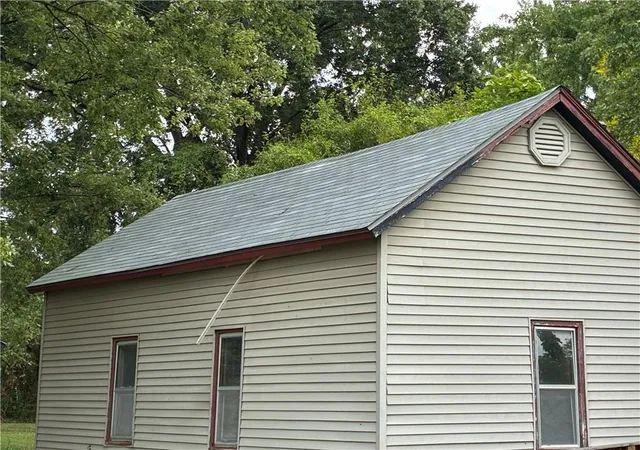 Photo 3 of Single family home for sale at 713 E Jefferson St, Clinton, MO 64735 | MLS# 2644370 | Listing updated on 2026-09-28