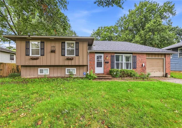 Photo 1 of Sale Pending at 9924 Flora Ave, Kansas City, MO 64131 | MLS# 2644376 | Listing updated on 2026-09-29
