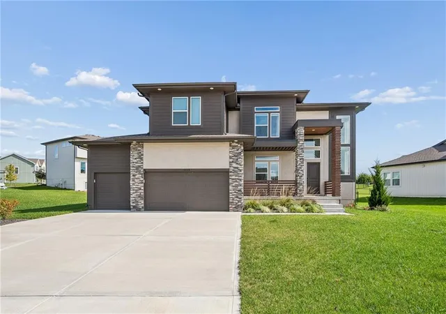 Photo 1 of Single family home for sale at 18225 Depot St, Overland Park, KS 66013 | MLS# 2644382 | Listing updated on 2026-10-01