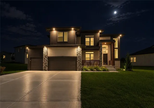 Photo 2 of Single family home for sale at 18225 Depot St, Overland Park, KS 66013 | MLS# 2644382 | Listing updated on 2026-10-01