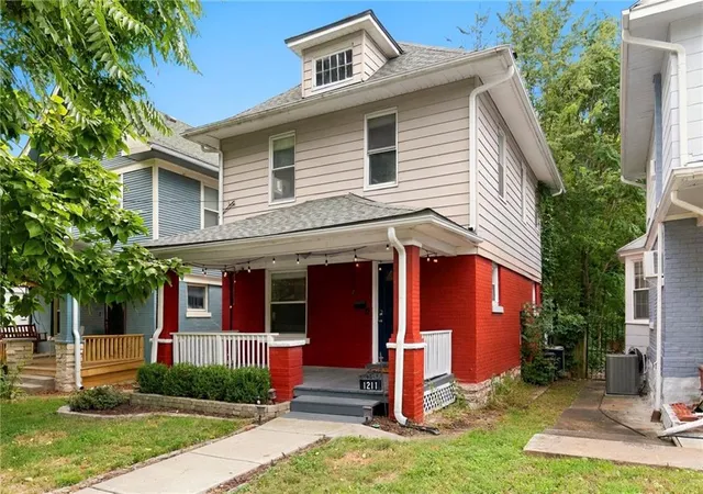 Photo 1 of Single family home for sale at 1211 W 40th Street, Kansas City, MO 64111 | MLS# 2644383 | Listing updated on 2026-10-01