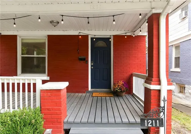 Photo 2 of Single family home for sale at 1211 W 40th Street, Kansas City, MO 64111 | MLS# 2644383 | Listing updated on 2026-10-01