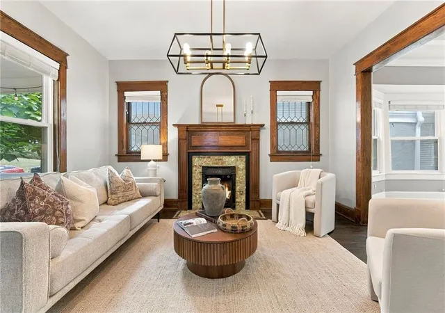 Photo 4 of Single family home for sale at 1211 W 40th Street, Kansas City, MO 64111 | MLS# 2644383 | Listing updated on 2026-10-01