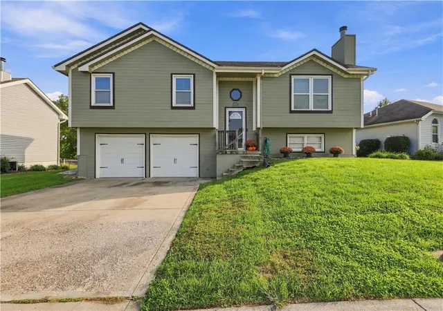 Single family home for sale at 1007 Golden Ave, Excelsior Springs, MO 64024 | MLS# 2644384