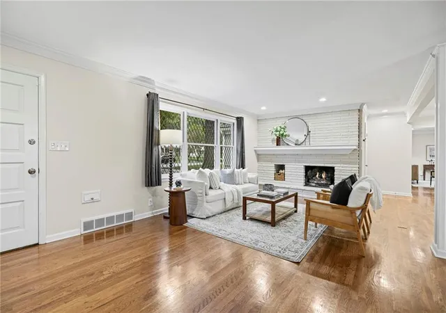 Photo 2 of Sale Pending at 909 W 96th Terrace, Kansas City, MO 64114 | MLS# 2644386 | Listing updated on 2026-10-05