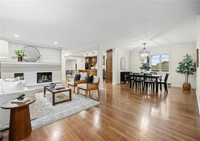 Photo 3 of Sale Pending at 909 W 96th Terrace, Kansas City, MO 64114 | MLS# 2644386 | Listing updated on 2026-10-05