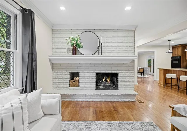 Photo 3 of Sale Pending at 909 W 96th Terrace, Kansas City, MO 64114 | MLS# 2644386 | Listing updated on 2026-10-05