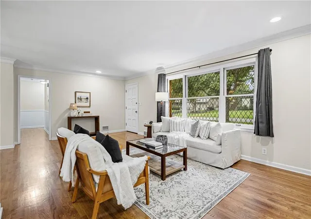 Photo 4 of Sale Pending at 909 W 96th Terrace, Kansas City, MO 64114 | MLS# 2644386 | Listing updated on 2026-10-05