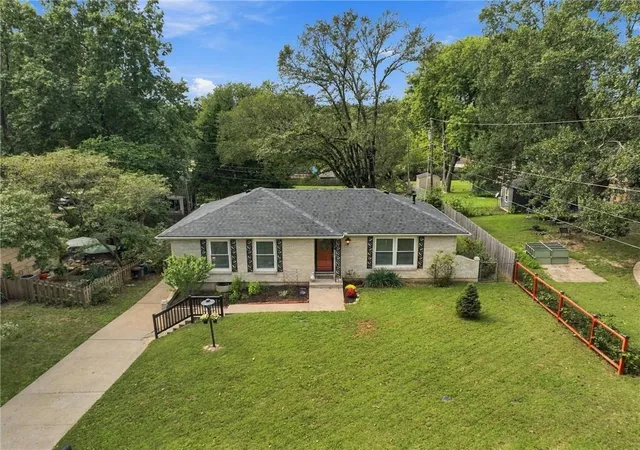 Photo 4 of Sale Pending at 2112 N 75th Terrace, Kansas City, KS 66109 | MLS# 2644391 | Listing updated on 2026-09-30