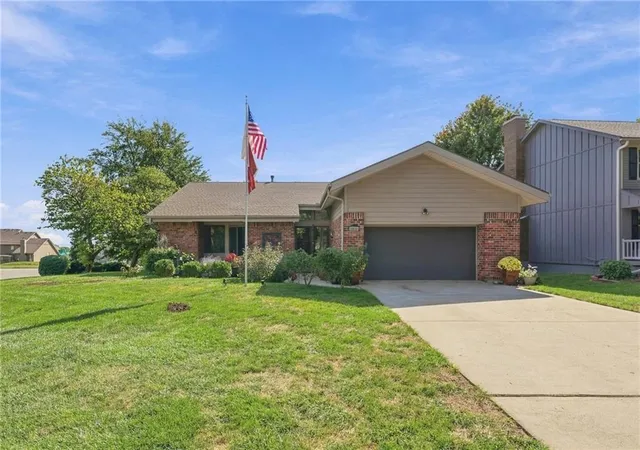 Photo 1 of Sale Pending at 11846 Mackey St, Overland Park, KS 66210 | MLS# 2644396 | Listing updated on 2026-10-04