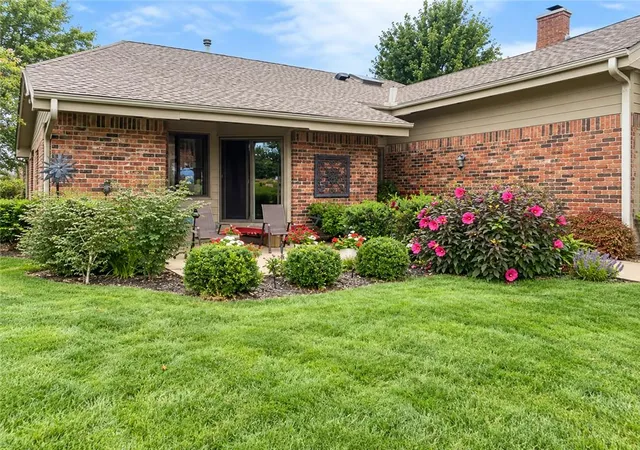 Photo 2 of Sale Pending at 11846 Mackey St, Overland Park, KS 66210 | MLS# 2644396 | Listing updated on 2026-10-04