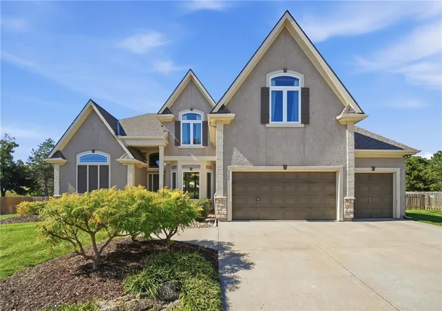 Photo 1 of Single family home for sale at 9520 N Askew Ave, Kansas City, MO 64156 | MLS# 2644400 | Listing updated on 2026-10-08