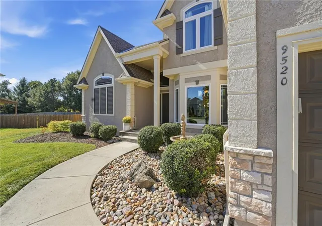 Photo 3 of Single family home for sale at 9520 N Askew Ave, Kansas City, MO 64156 | MLS# 2644400 | Listing updated on 2026-10-08