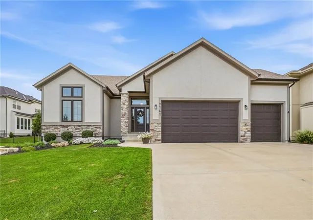 Single family home for sale at 9141 Carbondale St, Lenexa, KS 66227 | MLS# 2644401