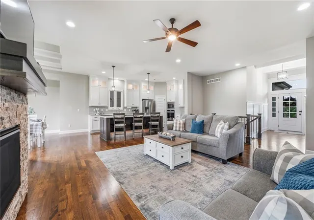 Photo 3 of Single family home for sale at 9141 Carbondale St, Lenexa, KS 66227 | MLS# 2644401 | Listing updated on 2026-10-16