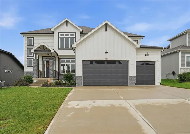 Photo 1 of Single family home for sale at 1709 Sw Hightown Dr, Lees Summit, MO 64082 | MLS# 2644402 | Listing updated on 2026-10-06