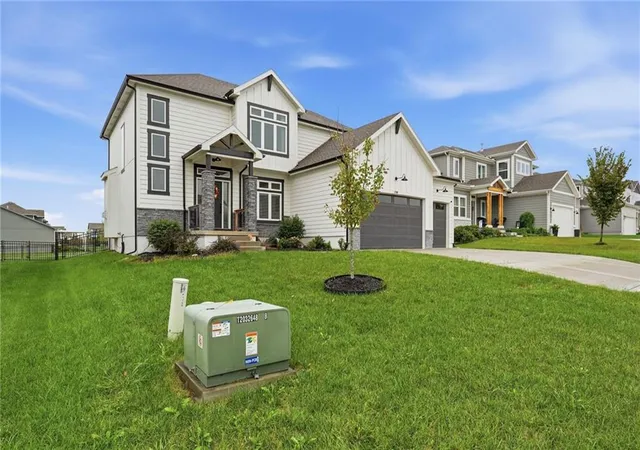 Photo 2 of Single family home for sale at 1709 Sw Hightown Dr, Lees Summit, MO 64082 | MLS# 2644402 | Listing updated on 2026-10-06