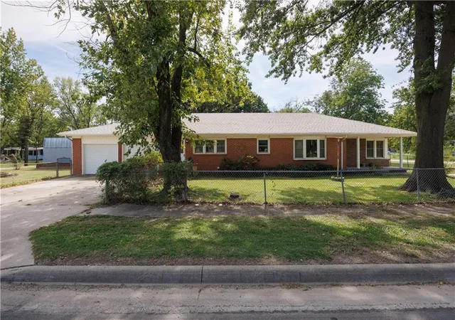 Photo 1 of Single family home for sale at 1230 Main St, Altoona, KS 66710 | MLS# 2644405 | Listing updated on 2026-09-29