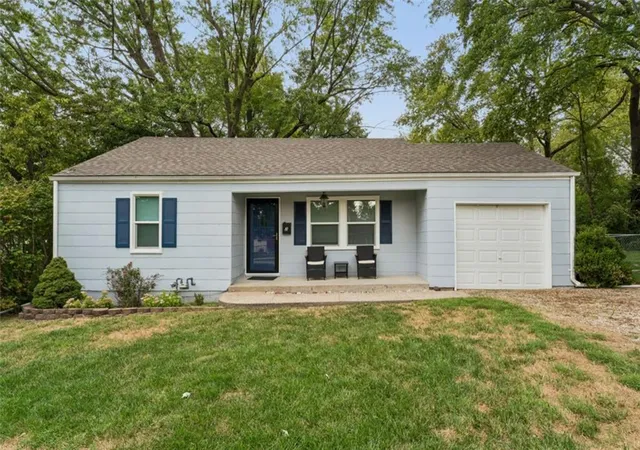 Photo 1 of Single family home for sale at 2 Eavey Cir, Harrisonville, MO 64701 | MLS# 2644409 | Listing updated on 2026-09-29