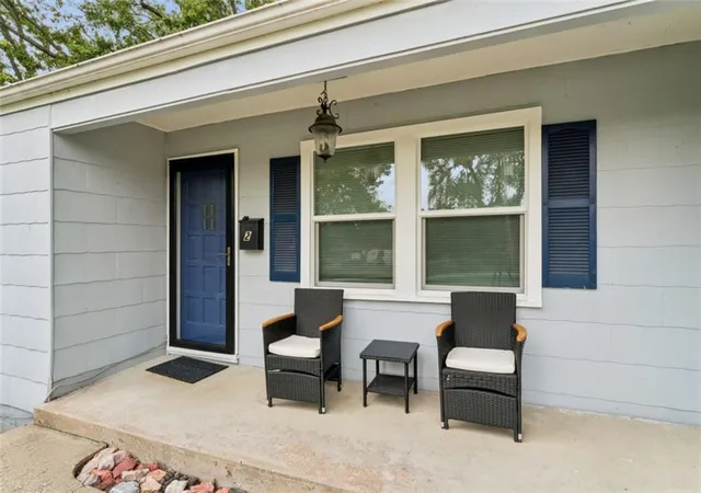 Photo 3 of Single family home for sale at 2 Eavey Cir, Harrisonville, MO 64701 | MLS# 2644409 | Listing updated on 2026-09-29