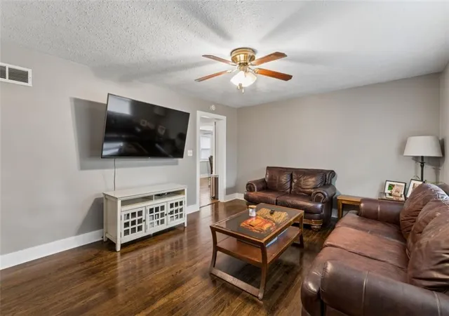 Photo 4 of Single family home for sale at 2 Eavey Cir, Harrisonville, MO 64701 | MLS# 2644409 | Listing updated on 2026-09-29