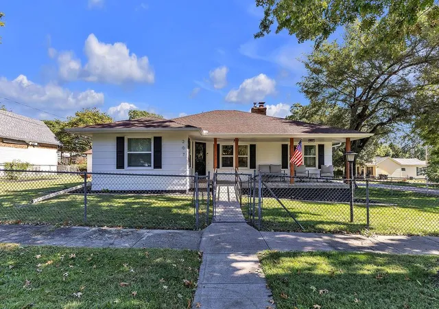 Single family home for sale at 207 S 5th Street, Savannah, MO 64485 | MLS# 2644412