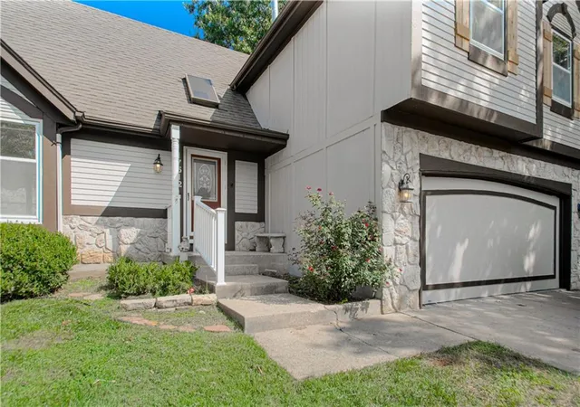 Photo 2 of Single family home for sale at 17512 W 113th Street, Olathe, KS 66061 | MLS# 2644418 | Listing updated on 2026-09-30