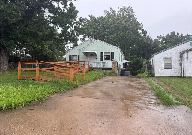Photo 3 of Single family home for sale at 4421 College Ave, Kansas City, MO 64130 | MLS# 2644429 | Listing updated on 2026-09-29