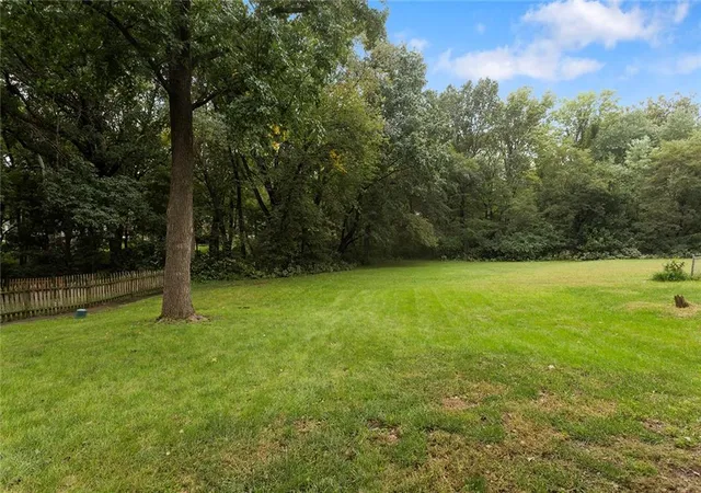 Photo 1 of Single family home for sale at 1001 Wyckwood Dr, Liberty, MO 64068 | MLS# 2644432 | Listing updated on 2026-10-01